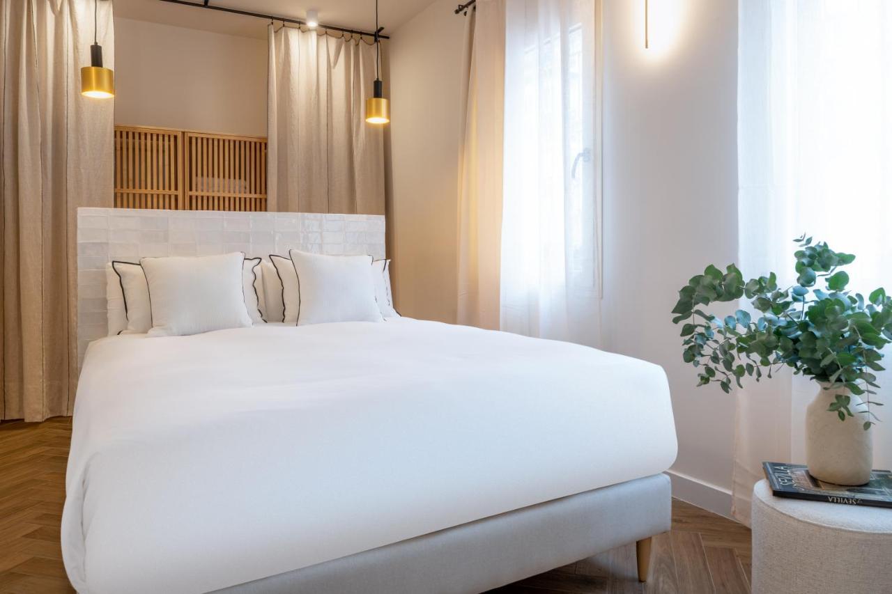 Magno Apartments Robles With Jacuzzi And Private Parking Sevilla Bagian luar foto