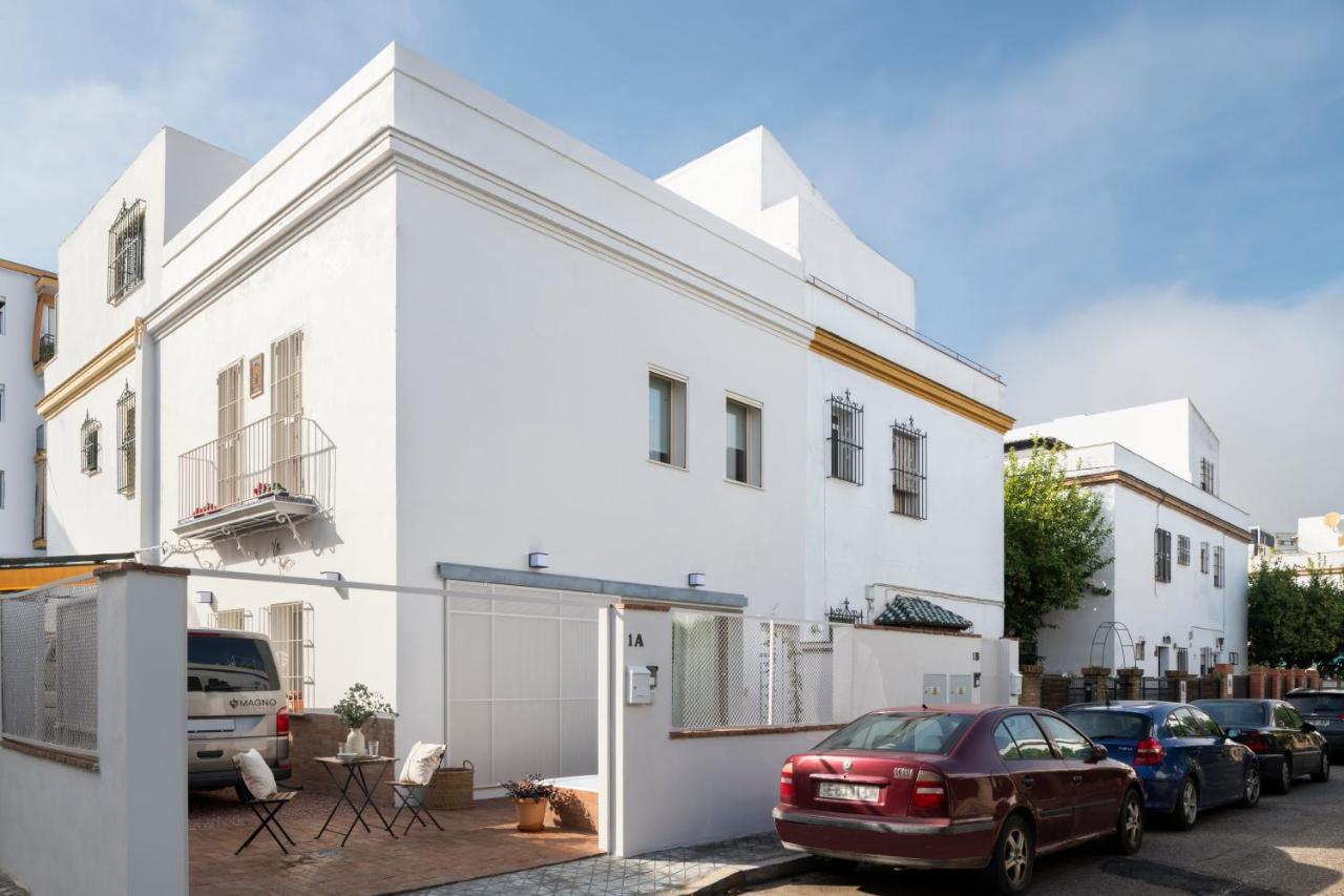 Magno Apartments Robles With Jacuzzi And Private Parking Sevilla Bagian luar foto